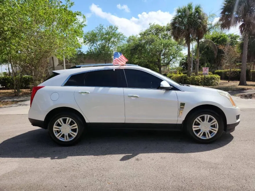 2010 Cadillac SRX Luxury photo 1