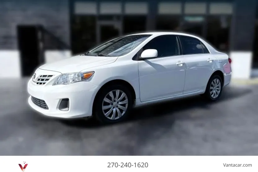 2013 Toyota Corolla LE photo 1