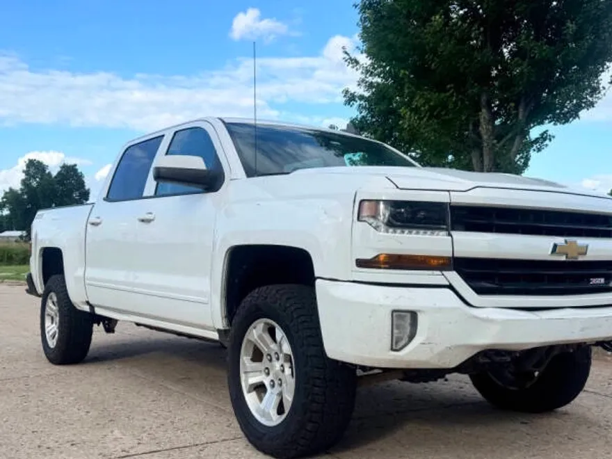 2017 Chevrolet Silverado 1500 LT Z71 photo 1