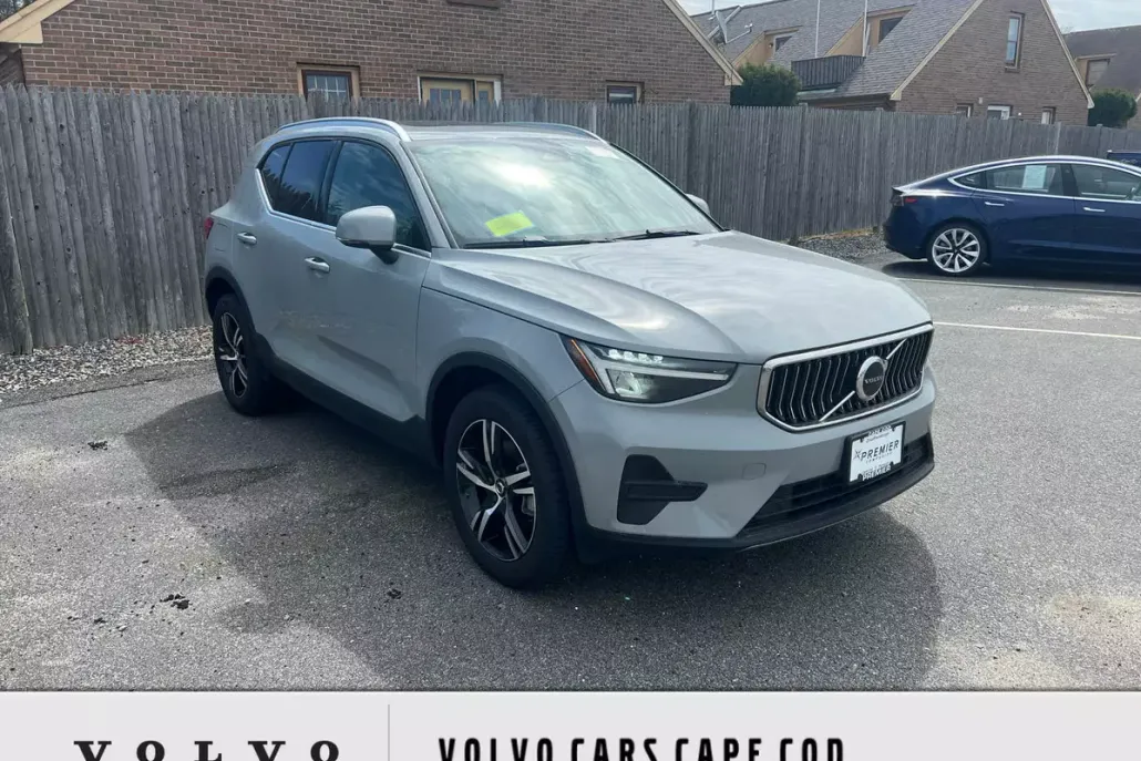 2025 Volvo XC40 Core photo 1