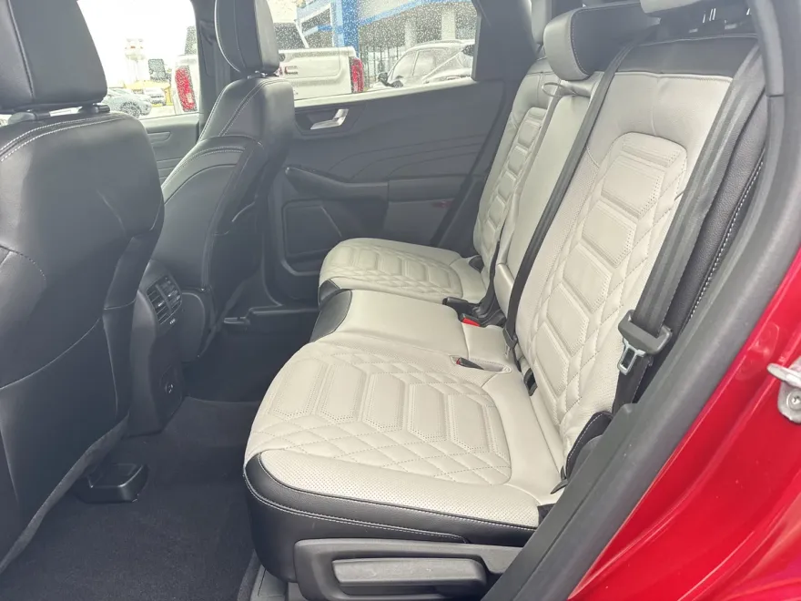 2023 Ford Escape Hybrid Platinum photo 1
