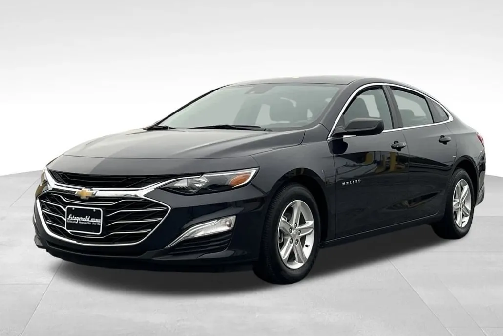 2023 Chevrolet Malibu LS photo 1