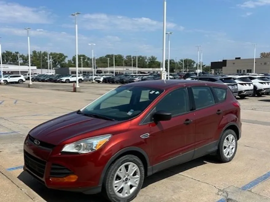 2015 Ford Escape S photo 1