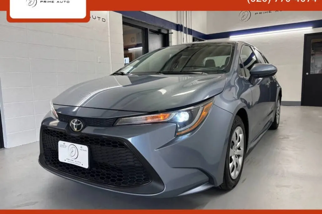 2021 Toyota Corolla LE photo 1