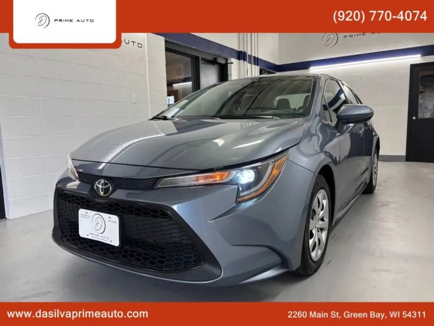 2021 Toyota Corolla LE photo 1
