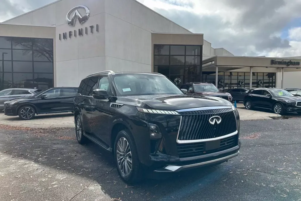2025 Infiniti QX80 Luxe photo 1