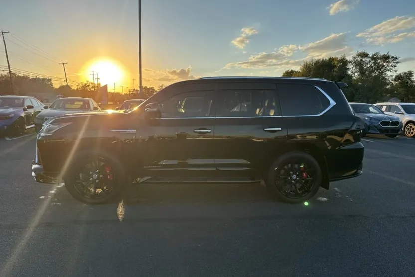 2018 Lexus LX 570 photo 1