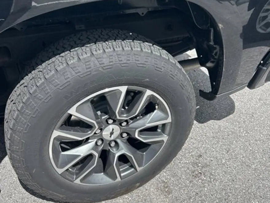 2023 Chevrolet Silverado RST photo 1