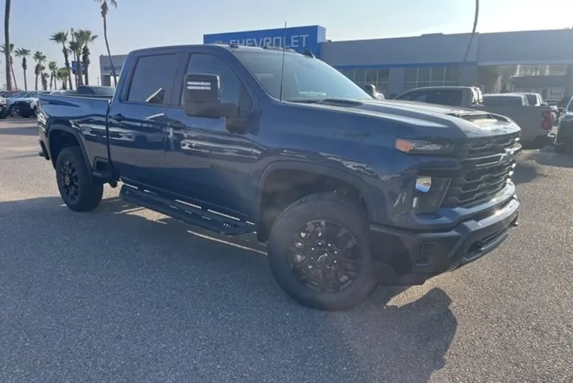 2025 Chevrolet Silverado 2500HD Custom photo 1
