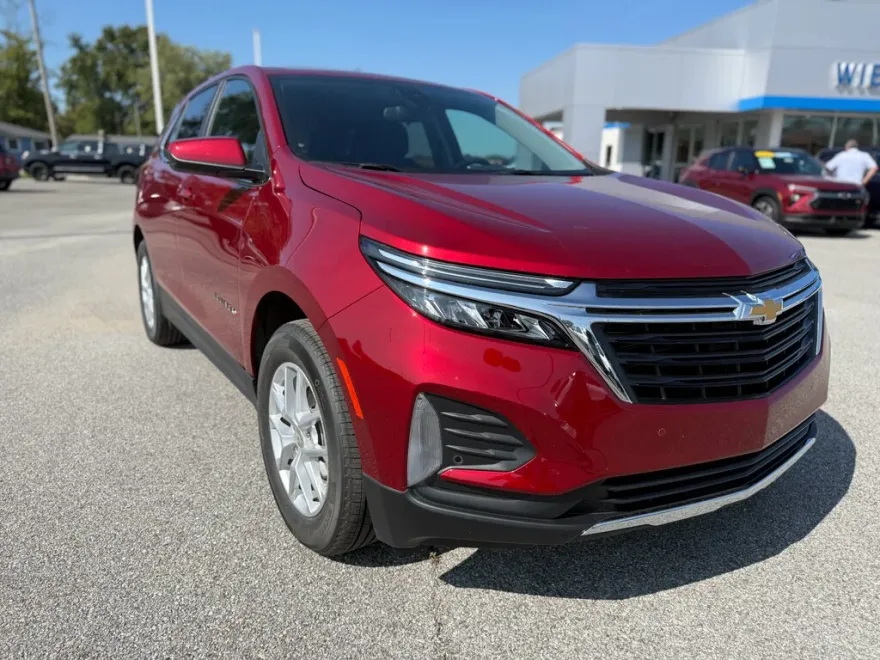 2024 Chevrolet Equinox LT photo 1