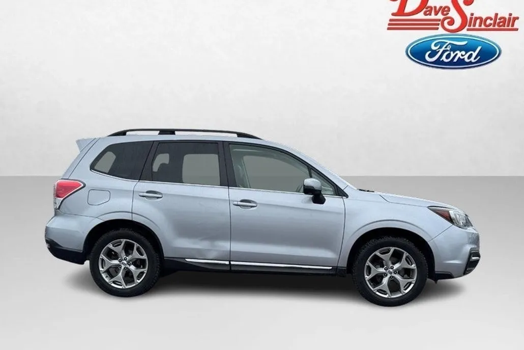 2017 Subaru Forester 2.5i Touring photo 1