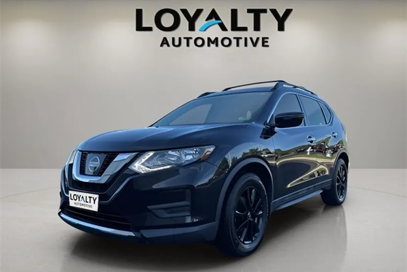 2017 Nissan Rogue SV photo 1