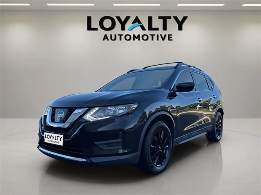 2017 Nissan Rogue SV photo 1