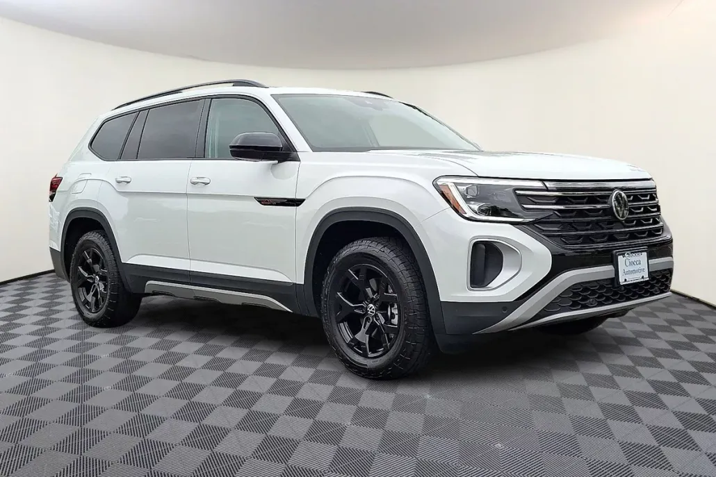 2025 Volkswagen Atlas Peak Edition photo 1