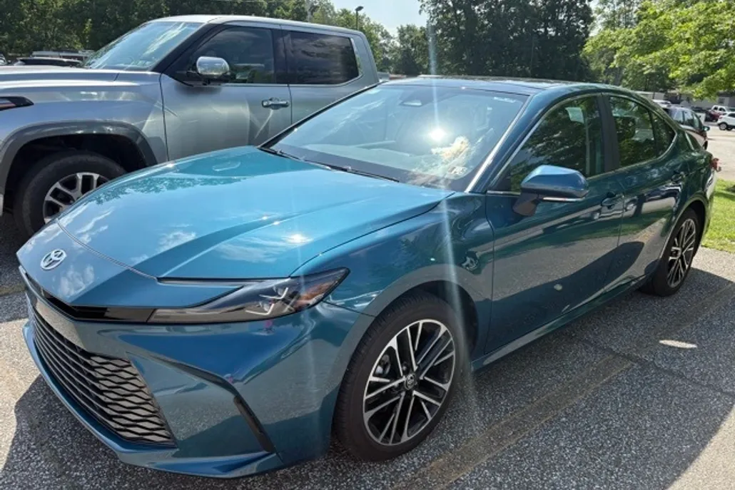 2025 Toyota Camry XLE photo 1