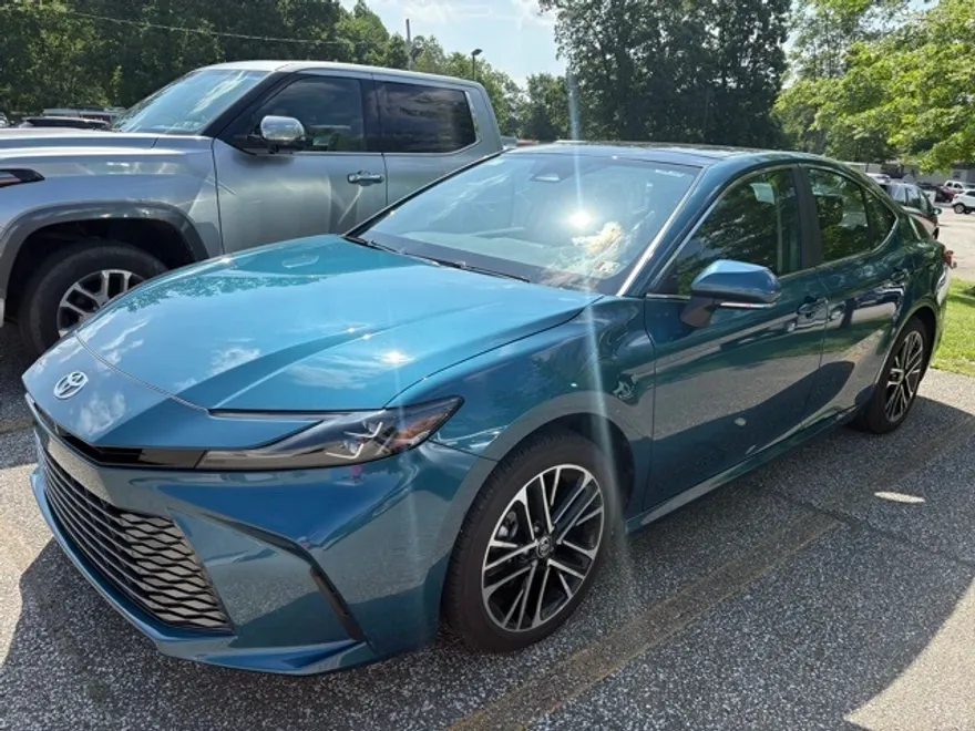 2025 Toyota Camry XLE photo 1