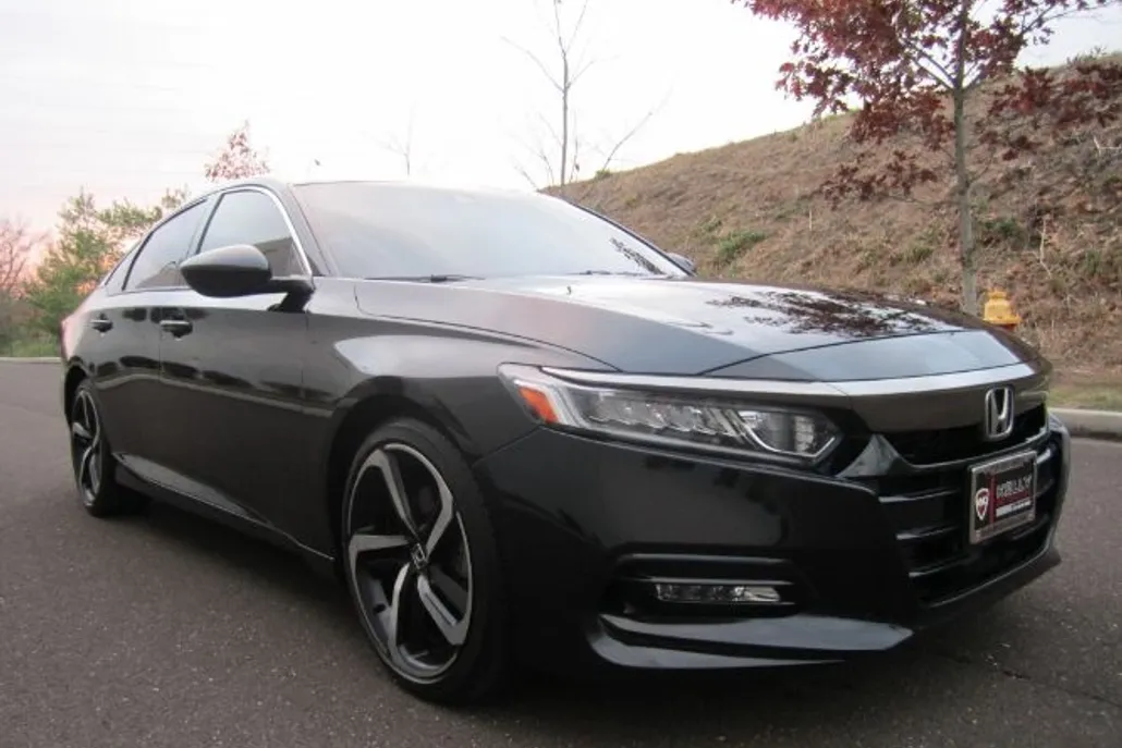 2019 Honda Accord Sport 2.0T photo 1