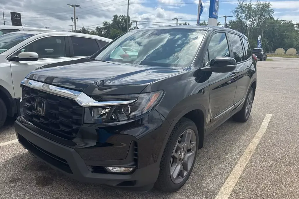 2023 Honda Passport EX-L Sport photo 1