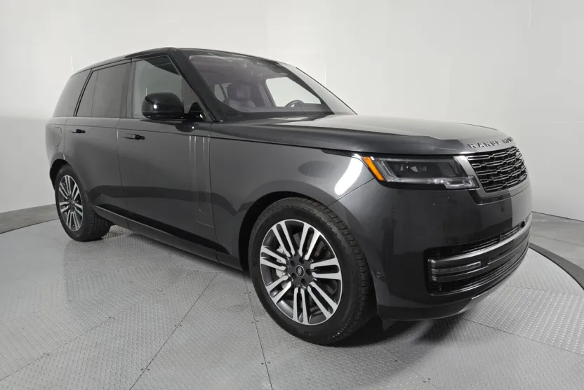 2023 Land Rover Range Rover SE photo 1
