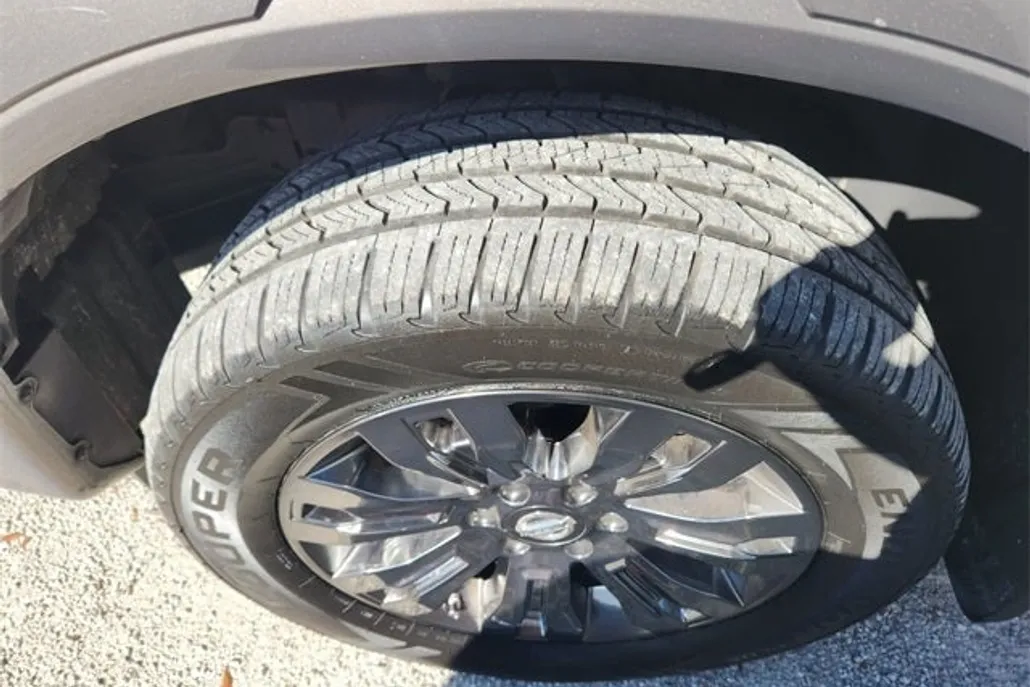 2019 Nissan Titan Platinum Reserve photo 1