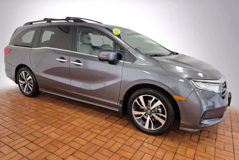 2024 Honda Odyssey Touring photo 1