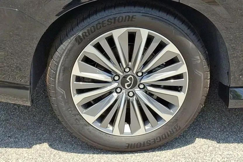 2025 Infiniti QX80 Luxe photo 1