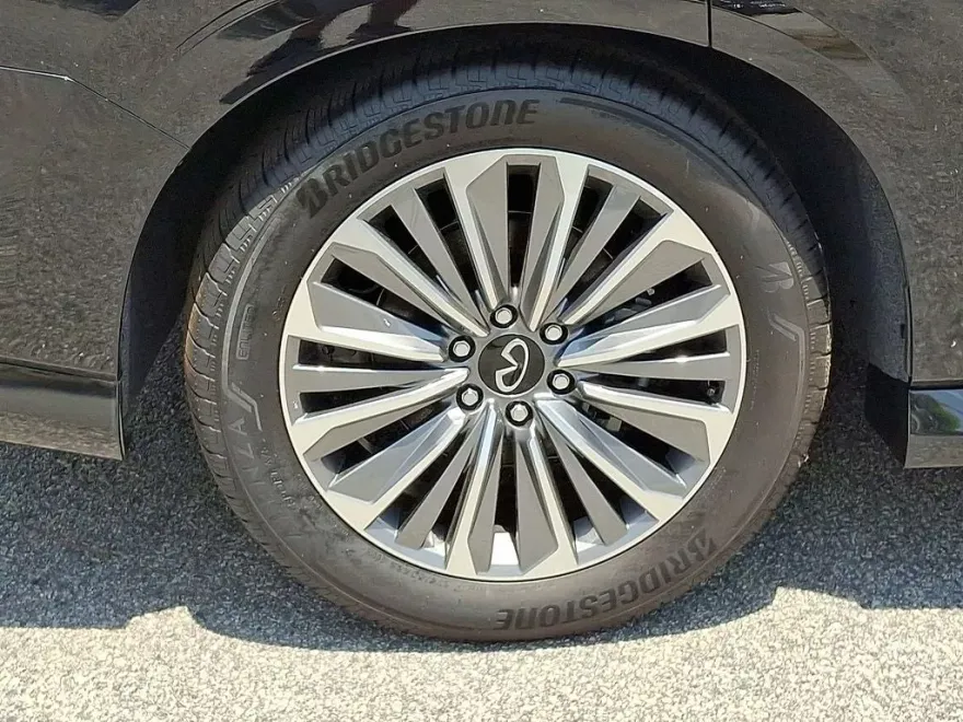 2025 Infiniti QX80 Luxe photo 1