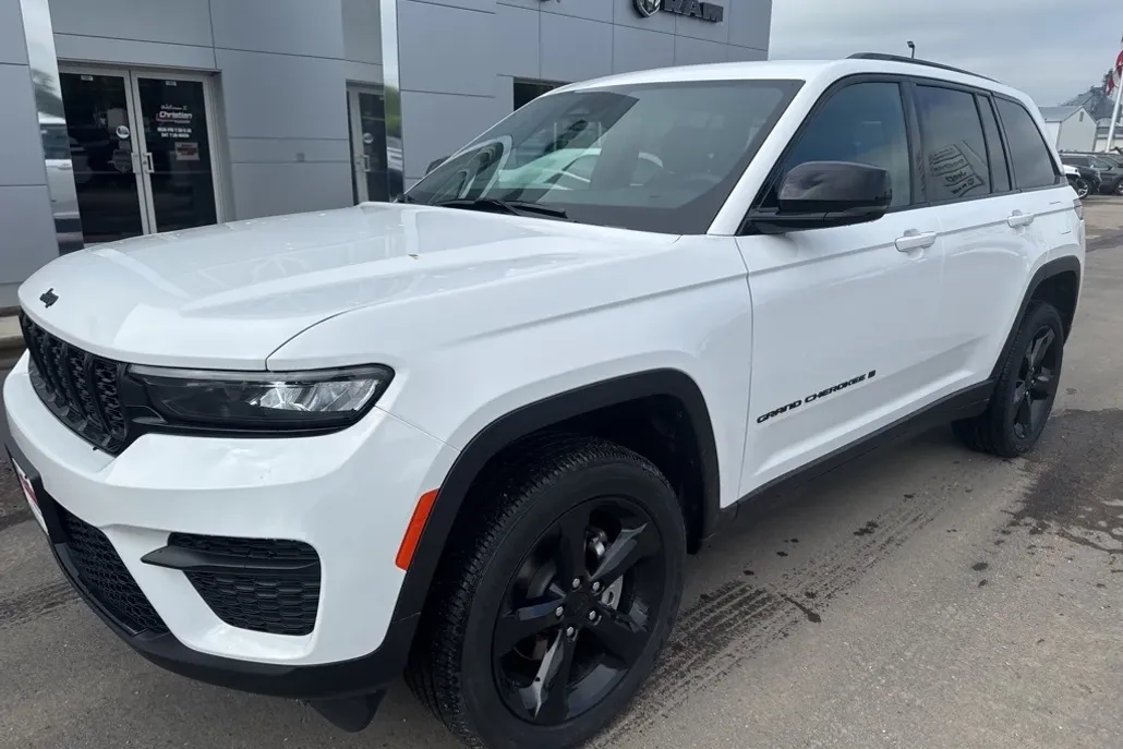 2025 Jeep Grand Cherokee Altitude photo 1