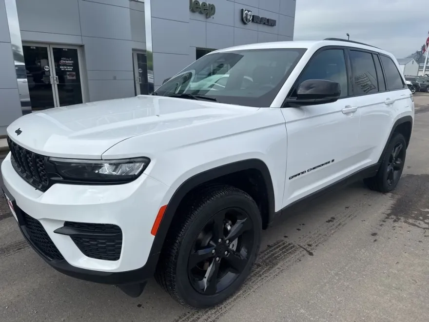 2025 Jeep Grand Cherokee Altitude photo 1