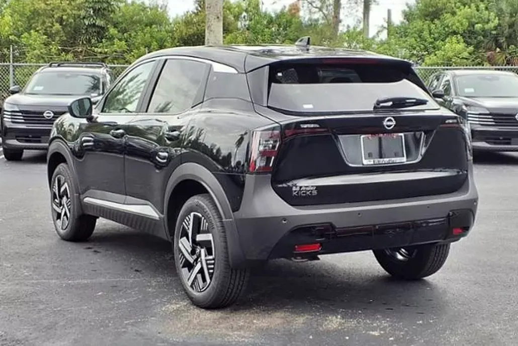 2025 Nissan Kicks SV photo 1