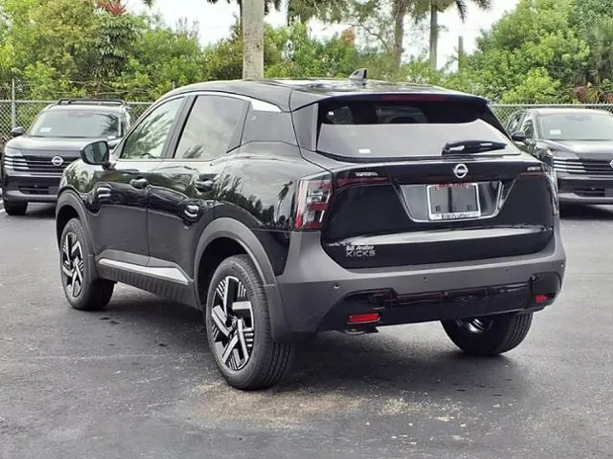 2025 Nissan Kicks SV photo 1
