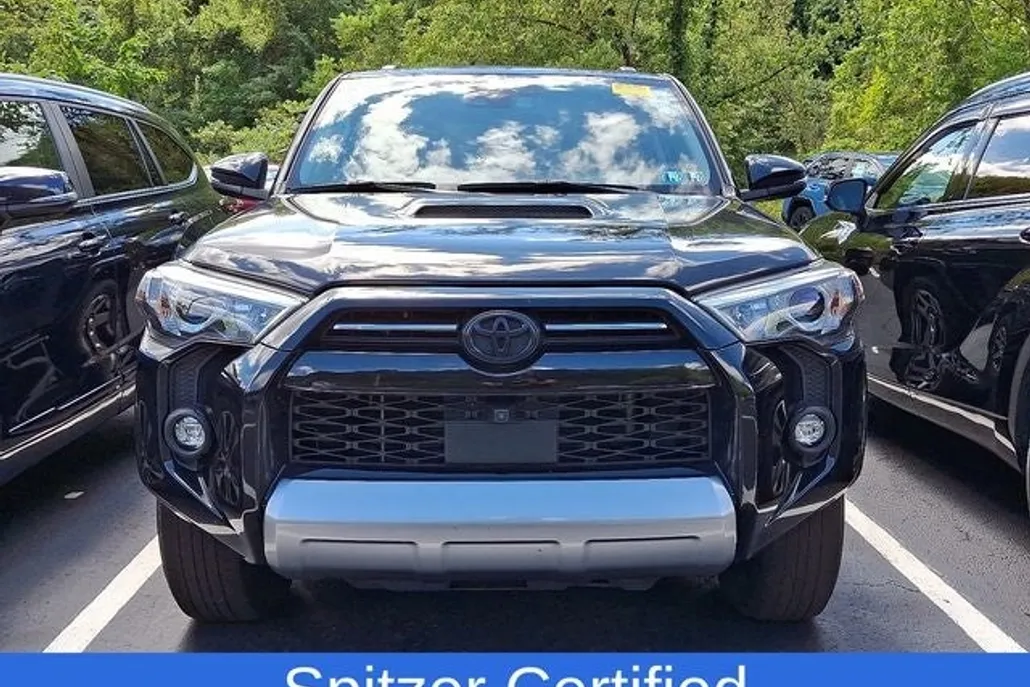 2022 Toyota 4Runner TRD Off-Road Premium photo 1