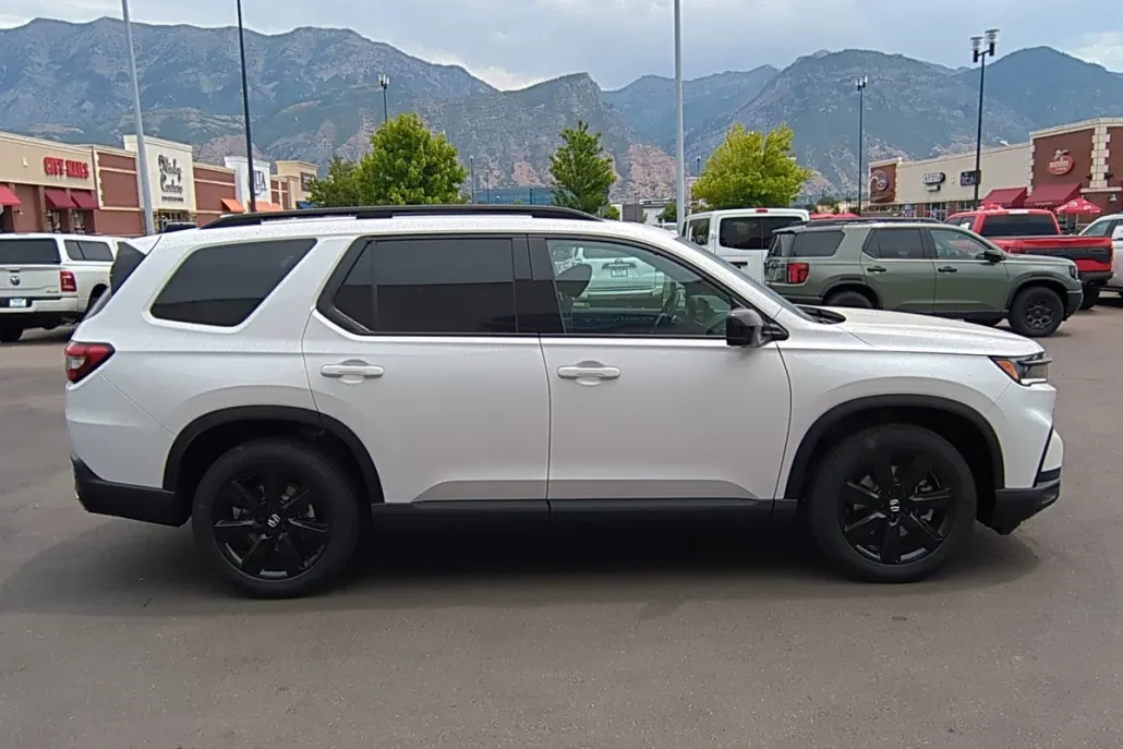 2025 Honda Pilot Black Edition photo 1