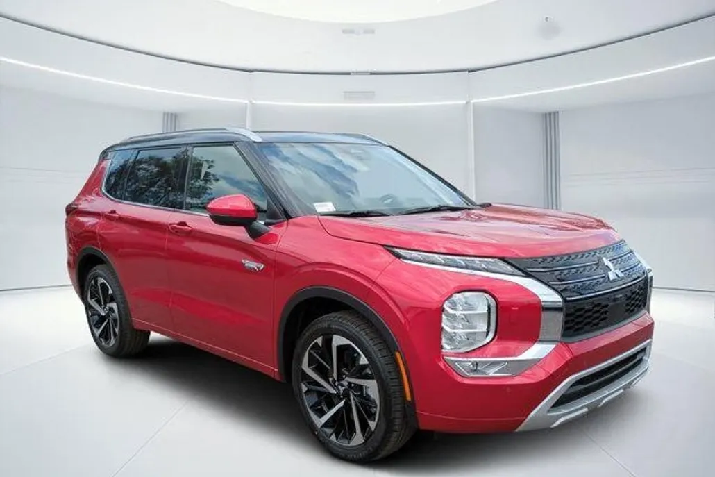 2025 Mitsubishi Outlander SEL photo 1