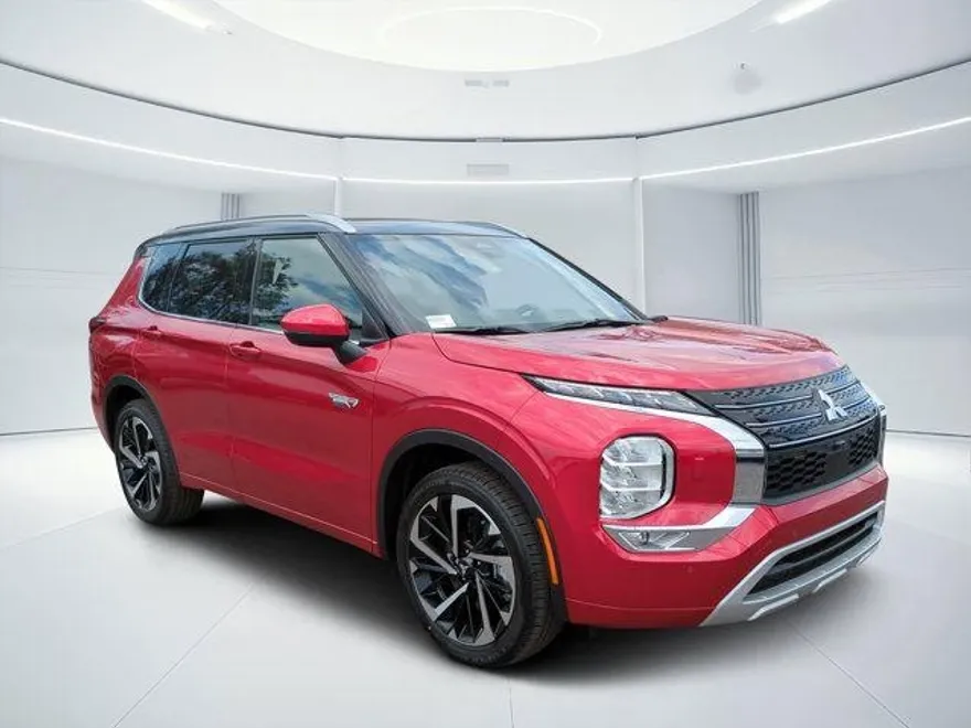 2025 Mitsubishi Outlander SEL photo 1
