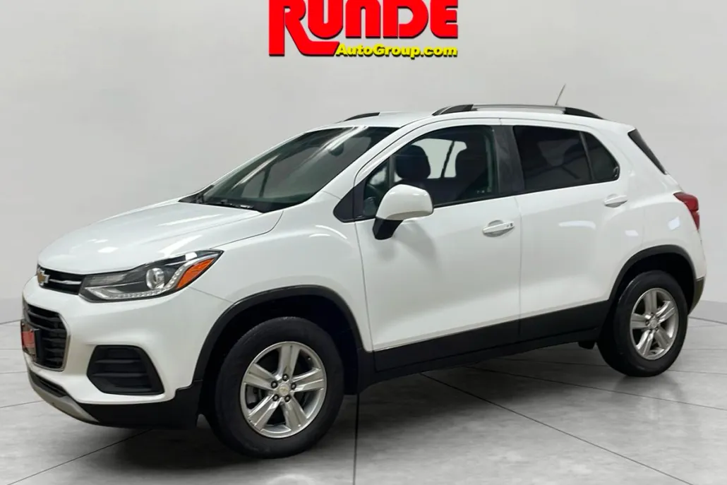 2022 Chevrolet Trax LT photo 1