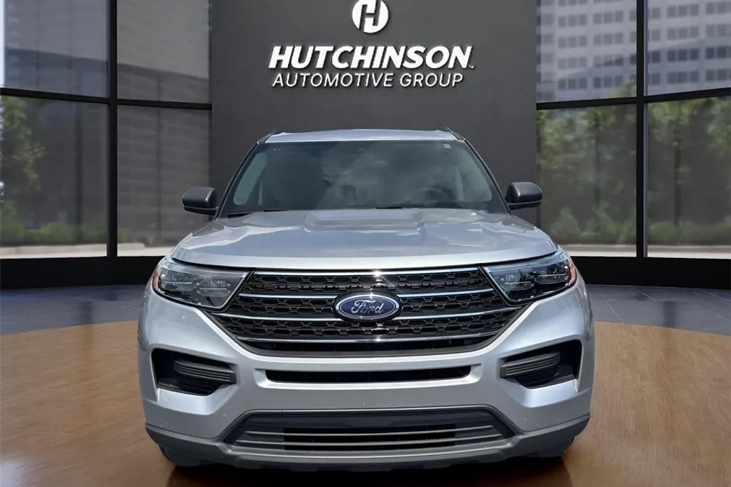 2023 Ford Explorer XLT photo 1