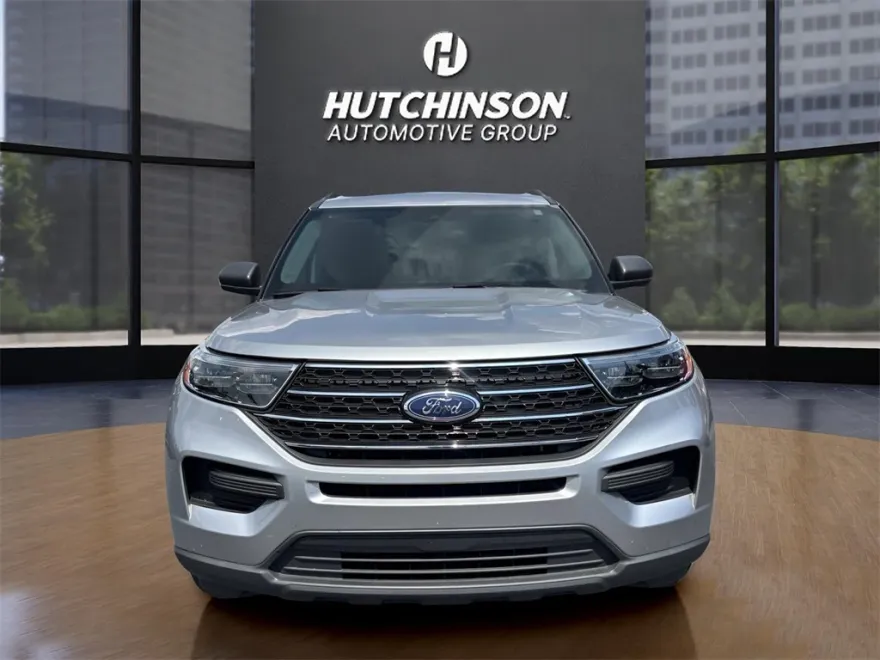 2023 Ford Explorer XLT photo 1