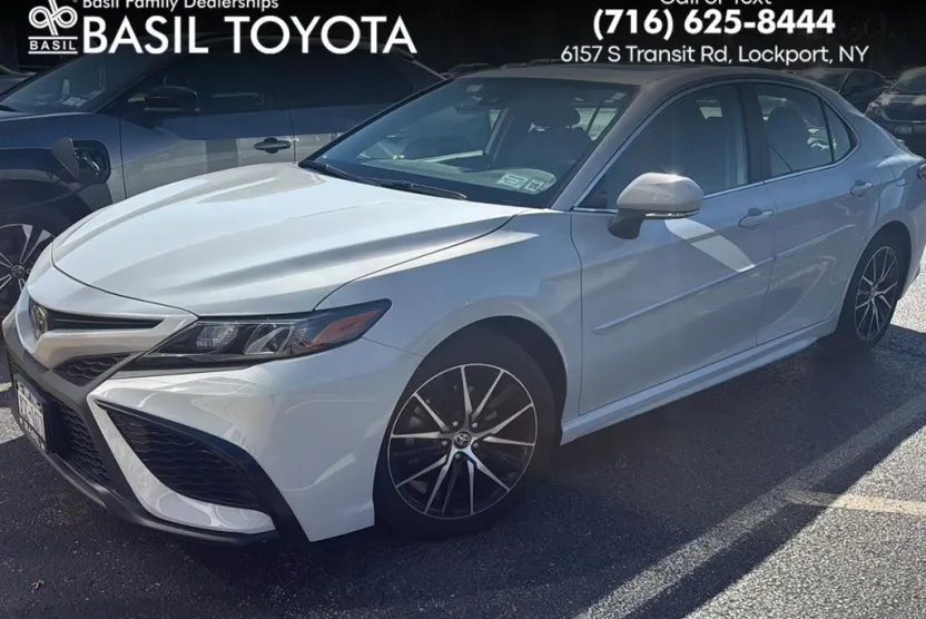 2023 Toyota Camry SE photo 1
