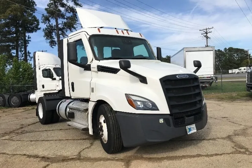 2021 Freightliner Cascadia 126" Day cab photo 1