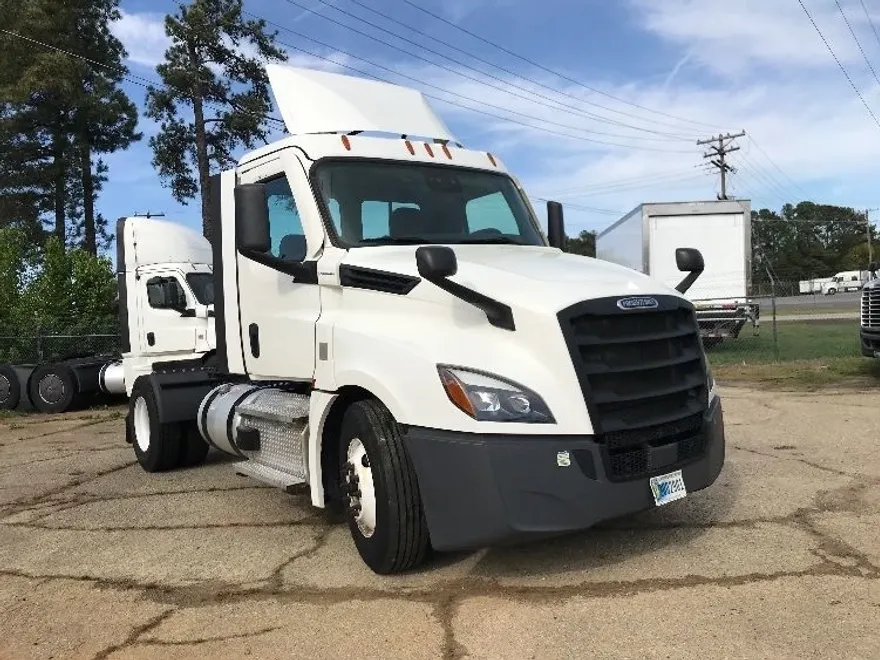 2021 Freightliner Cascadia 126" Day cab photo 1
