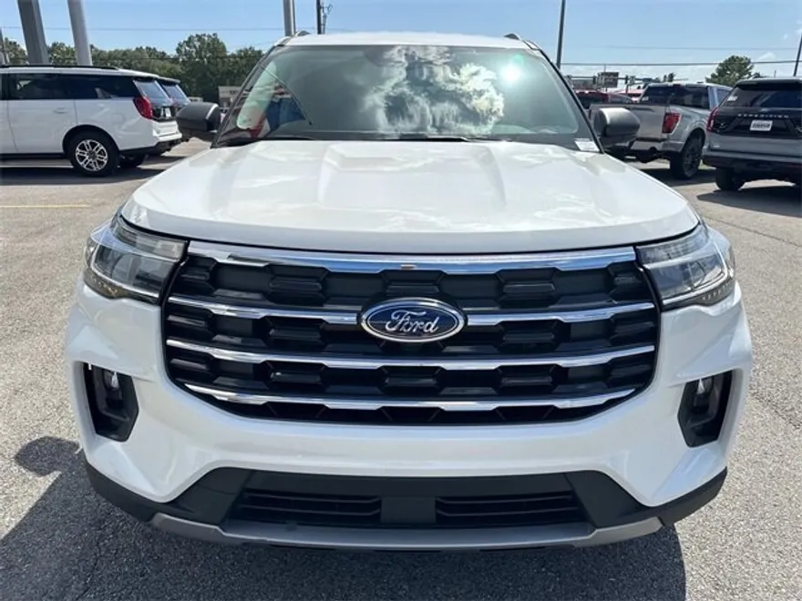 2025 Ford Explorer photo 1