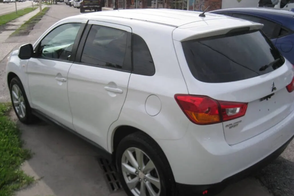 2013 Mitsubishi Outlander Sport SE photo 1