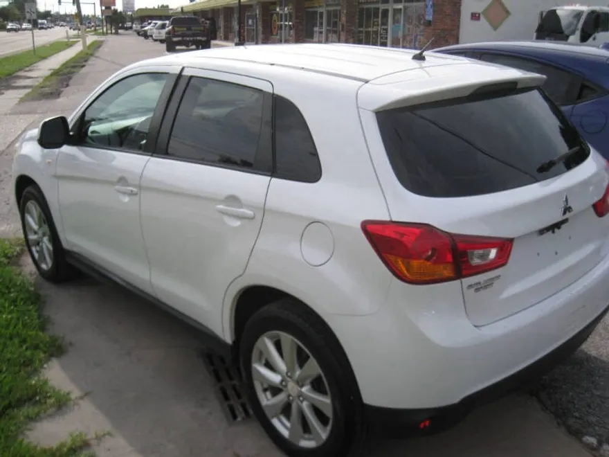 2013 Mitsubishi Outlander Sport SE photo 1