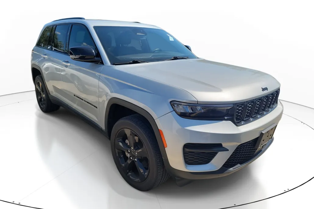 2022 Jeep Grand Cherokee Altitude photo 1