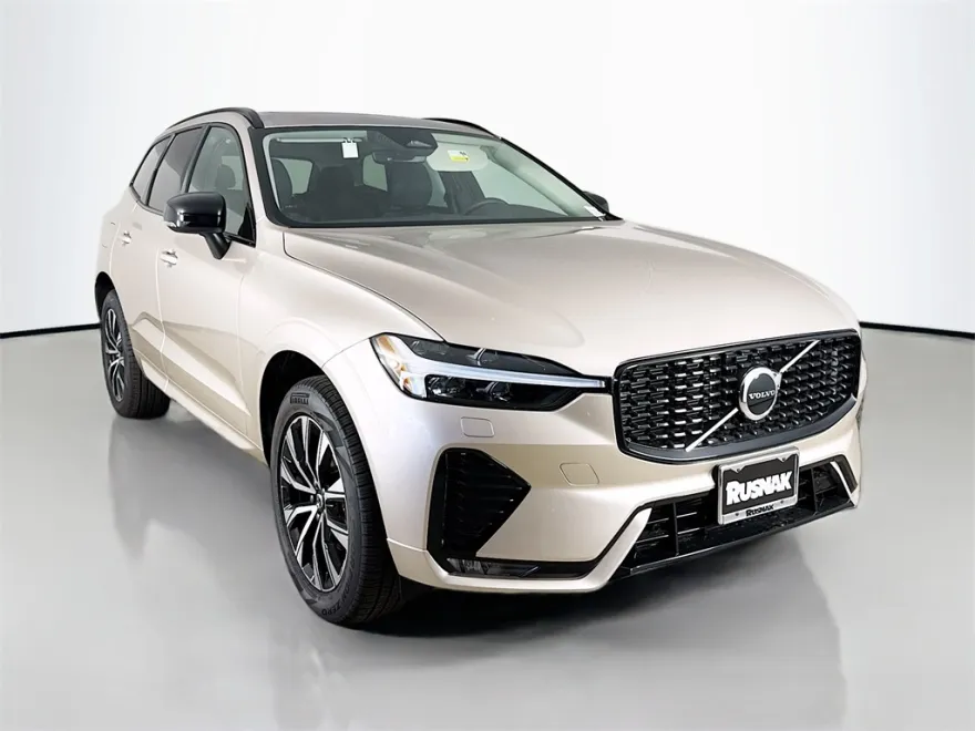 2025 Volvo XC60 B5 Core photo 1