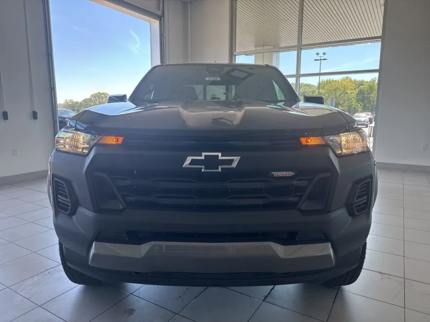 2026 Chevrolet Colorado Trail Boss photo 1