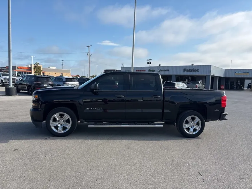 2018 Chevrolet Silverado 1500 Custom photo 1