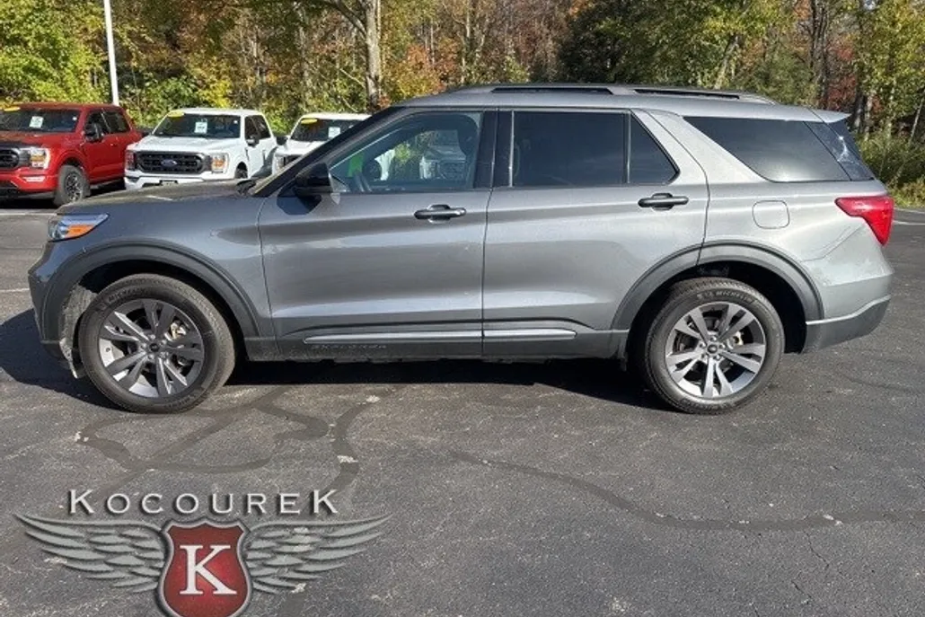 2023 Ford Explorer XLT photo 1