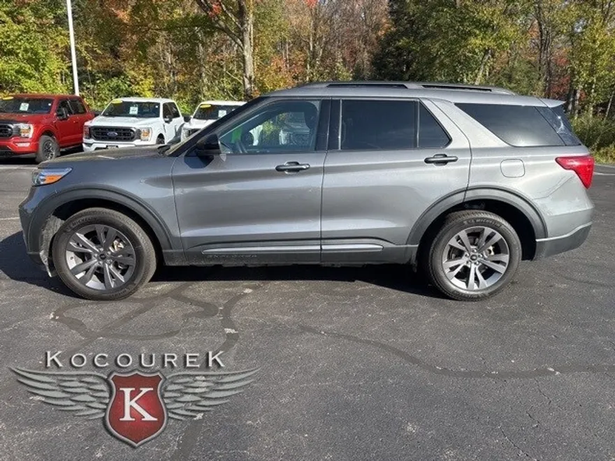 2023 Ford Explorer XLT photo 1